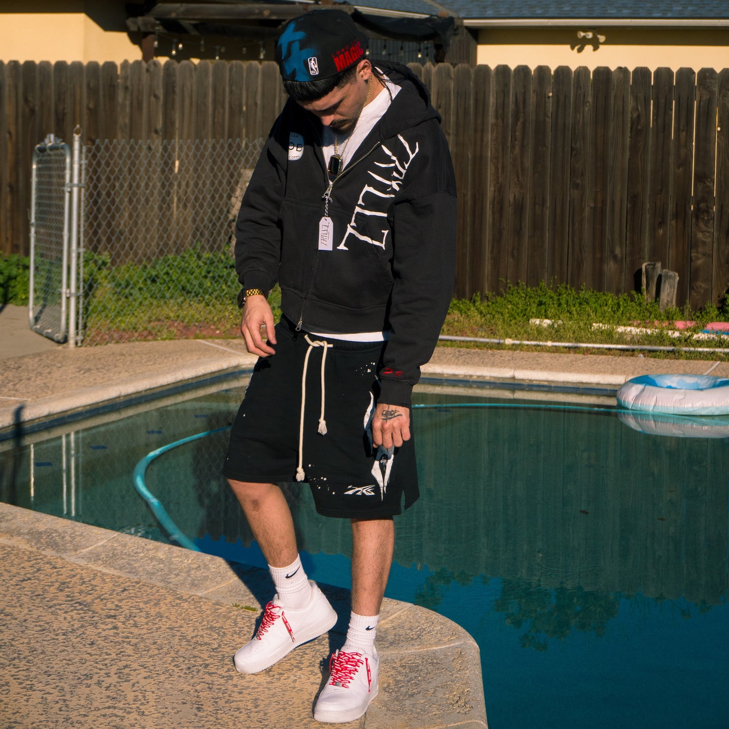 OFF BLACK DISTRESSED ZIP UP HOODIE