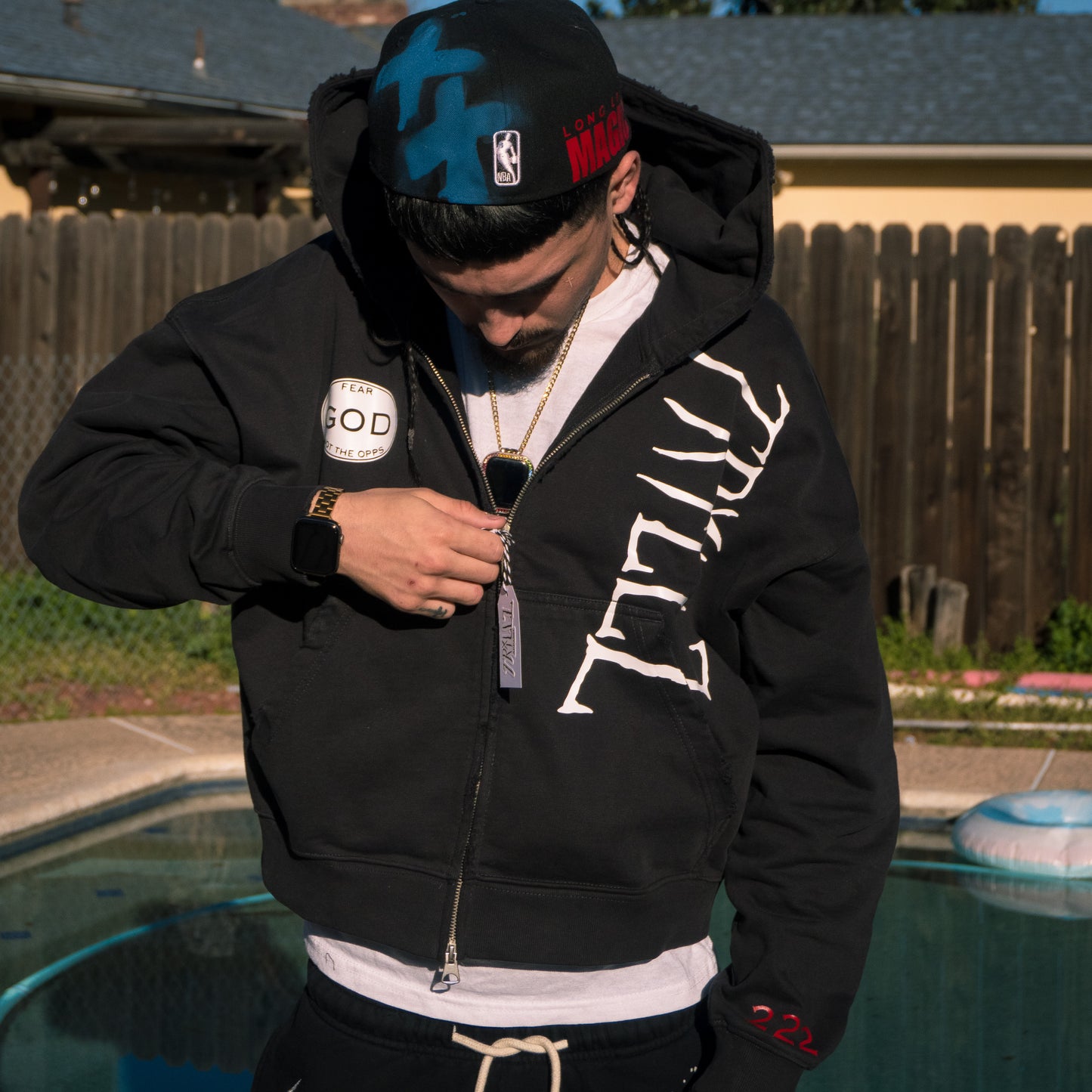 OFF BLACK DISTRESSED ZIP UP HOODIE